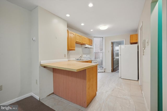 kitchen featuring a kitchen breakfast bar, white appliances, and kitchen peninsula