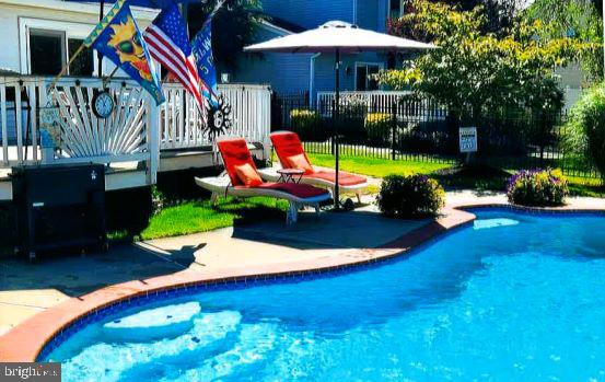 view of swimming pool featuring a wooden deck