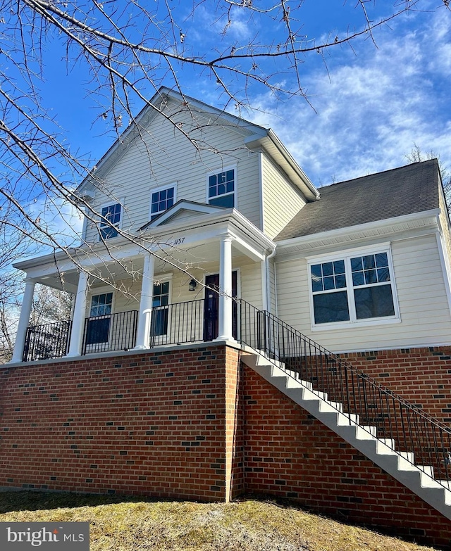 view of front of property featuring a porch