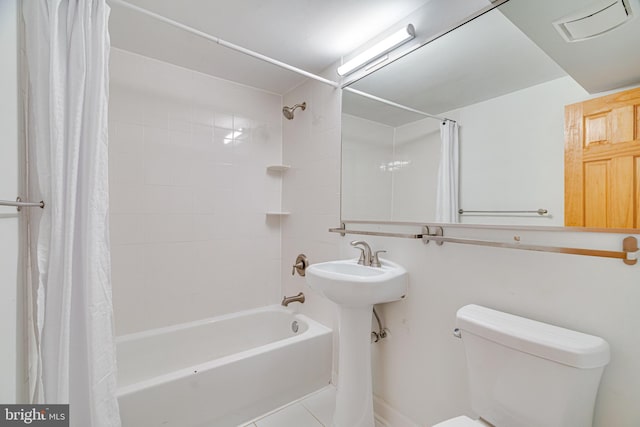 full bathroom with toilet and shower / tub combo with curtain