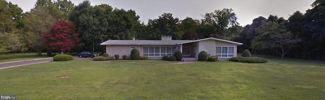 ranch-style house featuring a front lawn