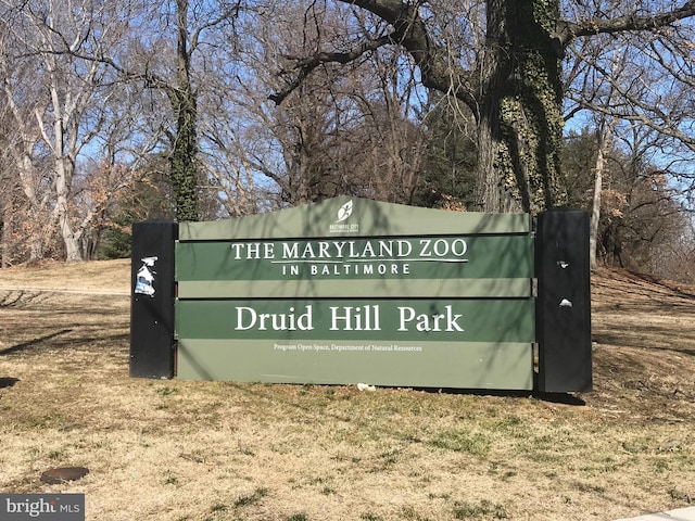 view of community / neighborhood sign