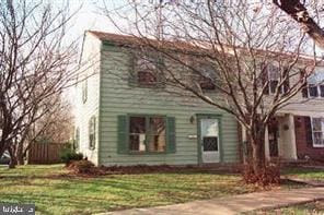 view of front of home with a front lawn