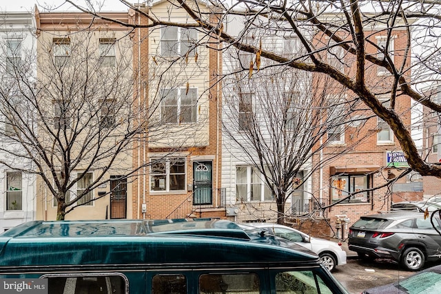 view of front facade