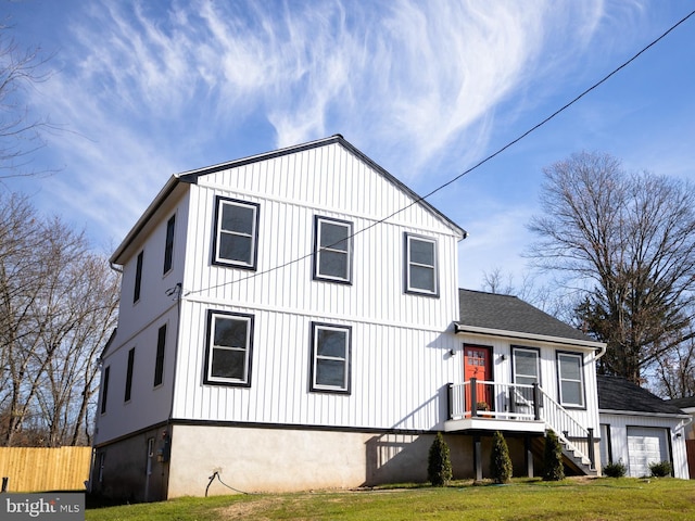 view of front of home with a front yard