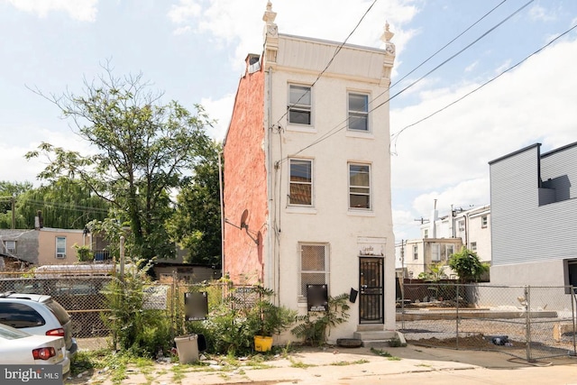 Listing photo 2 for 2052 N 2nd St, Philadelphia PA 19122