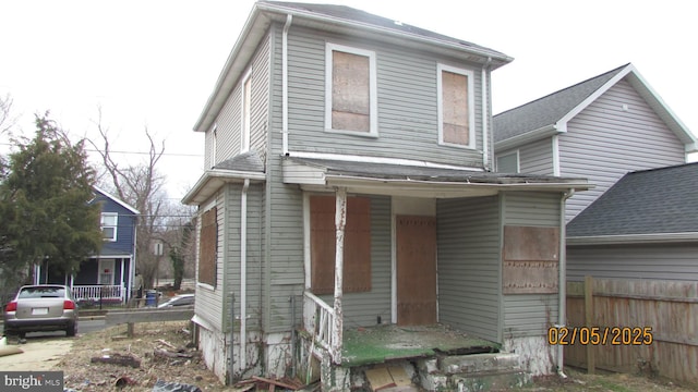 view of front property