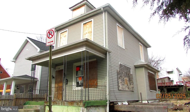 view of front of house featuring a porch