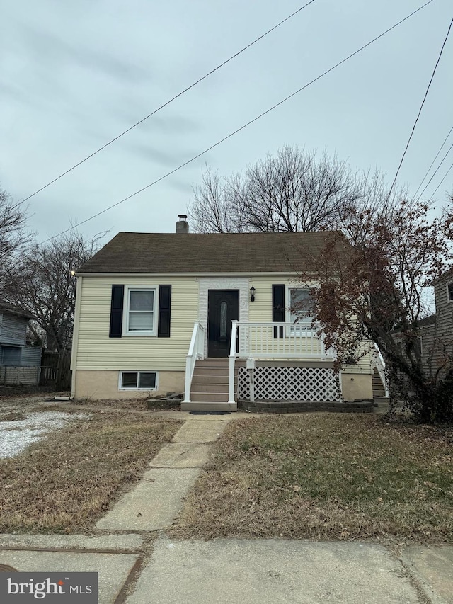 view of front of house featuring a front yard