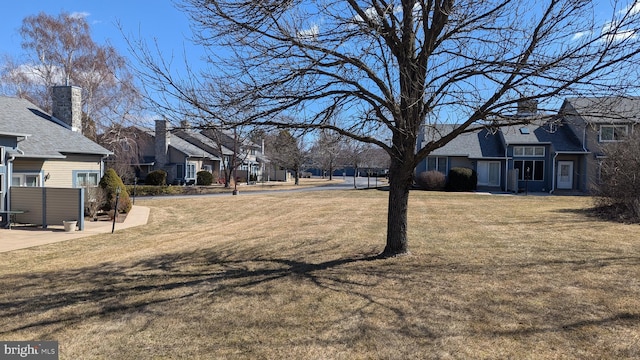 view of yard with a residential view