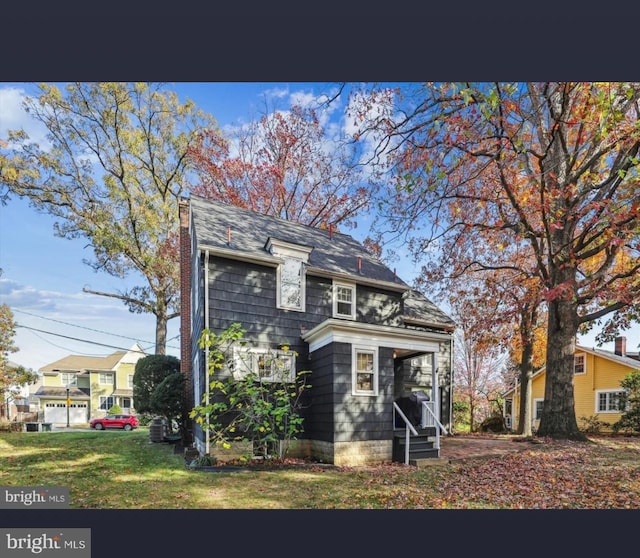 view of front of property with a front lawn