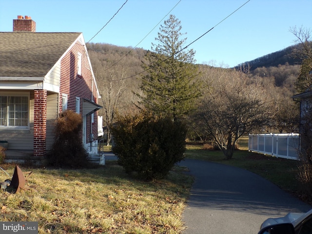 view of side of property featuring a yard