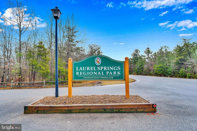 view of community / neighborhood sign