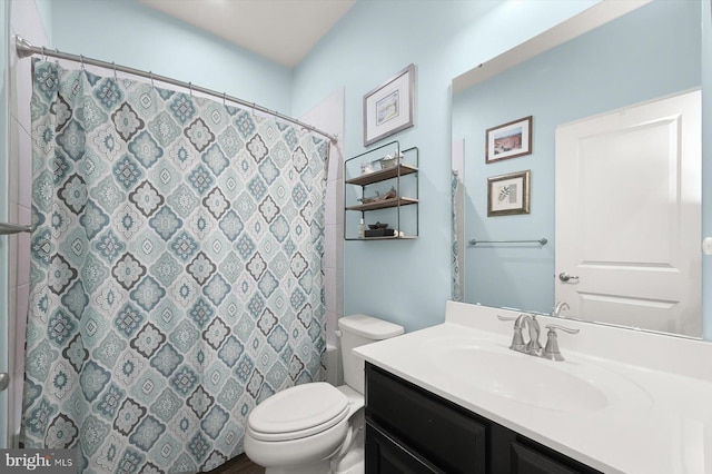 full bath featuring a shower with shower curtain, vanity, and toilet