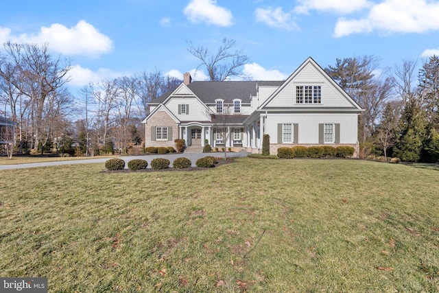 view of front of property with a front yard