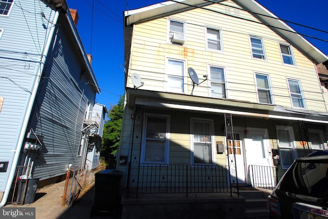 view of front of home with covered porch