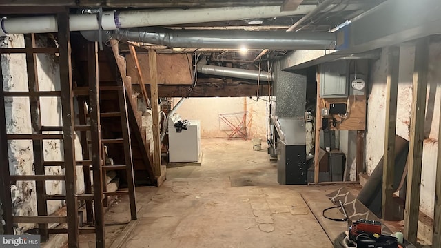 basement featuring washer / dryer