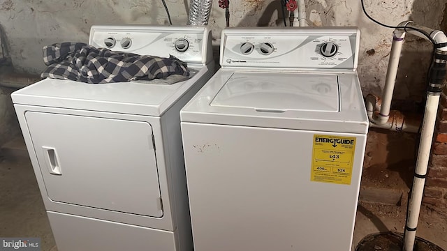 clothes washing area featuring washing machine and dryer