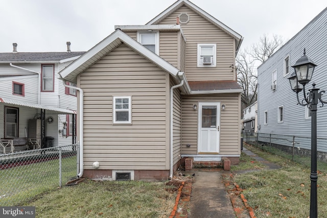 view of front of house featuring a front lawn