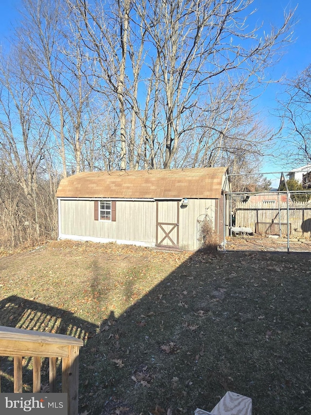 view of outdoor structure featuring a yard