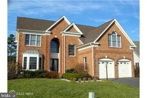 view of front facade with a garage and a front yard