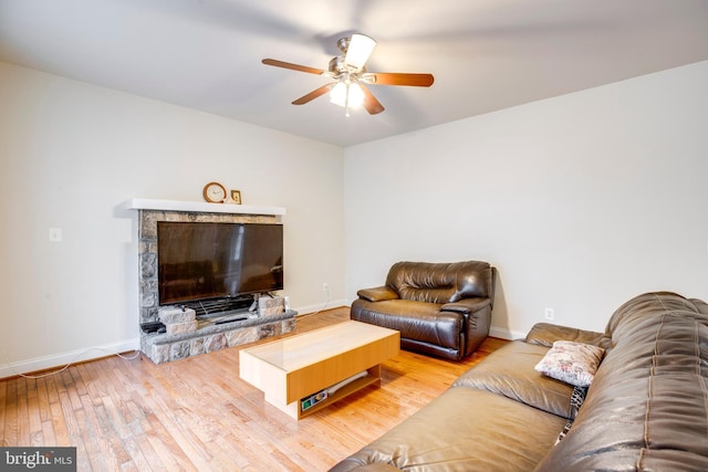 living room with hardwood / wood-style floors and ceiling fan