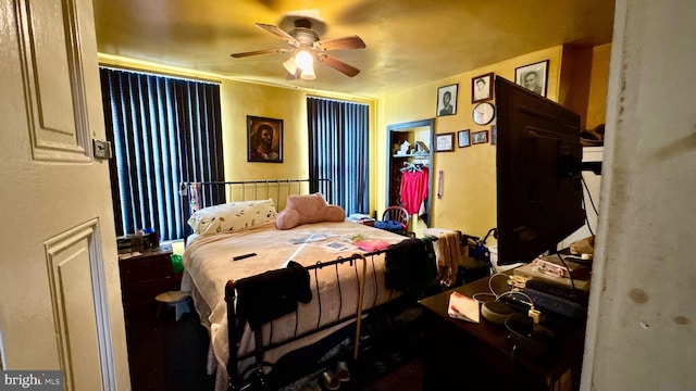 bedroom with ceiling fan