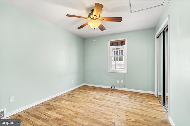 unfurnished bedroom featuring light wood-type flooring, baseboards, a closet, and a ceiling fan