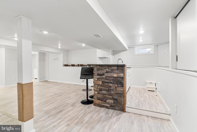 bar featuring recessed lighting, baseboards, visible vents, and light wood finished floors