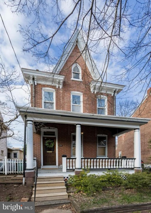 view of front of property featuring covered porch