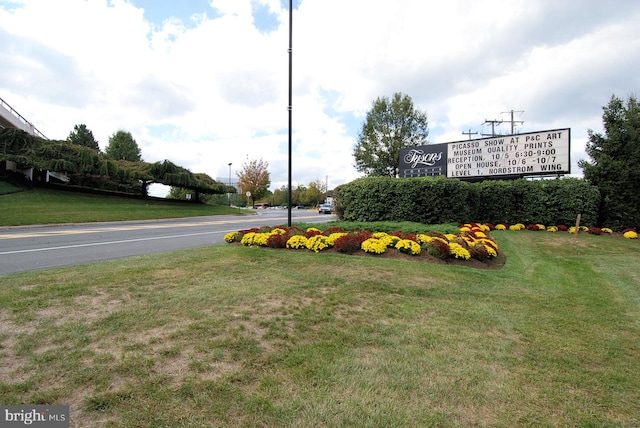 exterior space featuring a yard