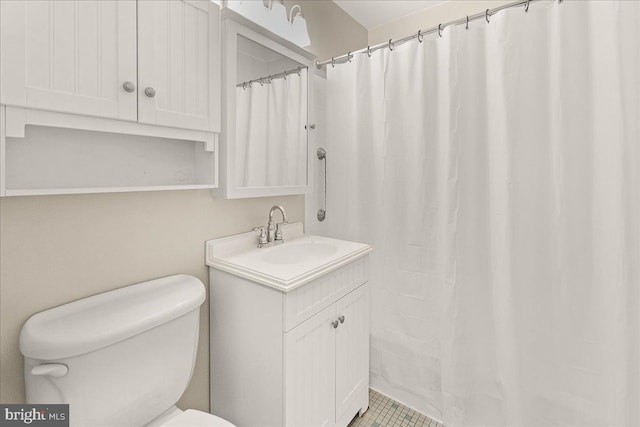 bathroom featuring toilet, curtained shower, and vanity