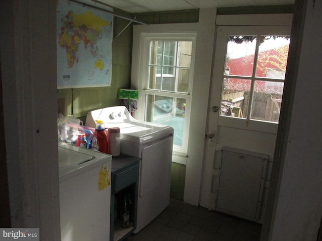 washroom featuring washer and clothes dryer