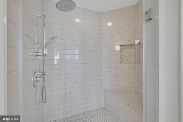 bathroom featuring a tile shower