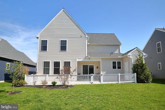 back of house featuring a lawn
