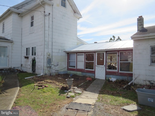 exterior space featuring a front lawn