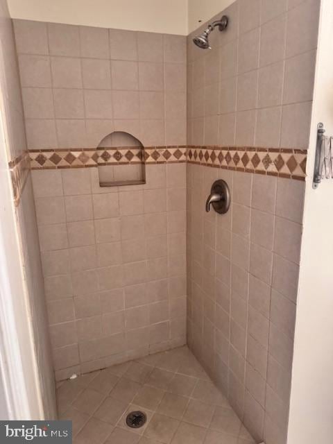 bathroom with tiled shower