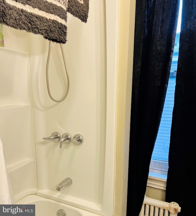 bathroom featuring shower / bathing tub combination