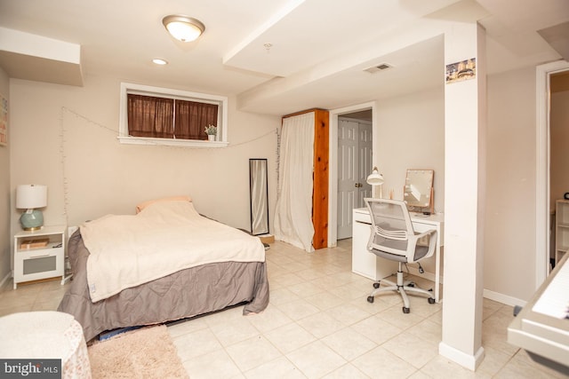 bedroom with baseboards, visible vents, and recessed lighting