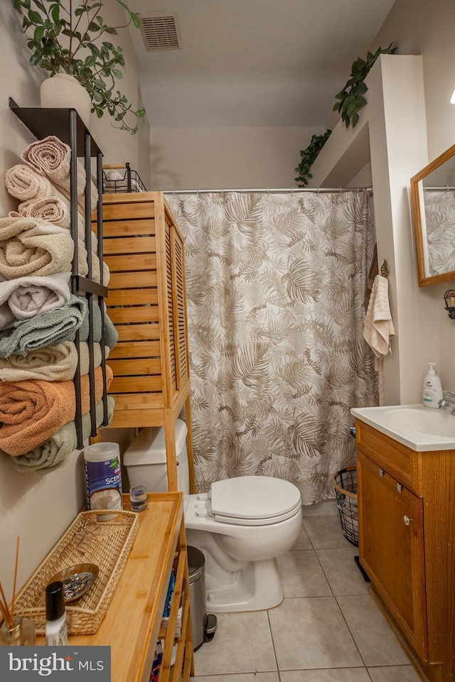 full bath featuring toilet, visible vents, curtained shower, tile patterned floors, and vanity
