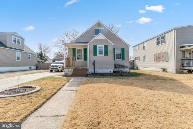 view of front facade with a front lawn