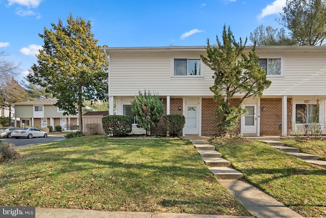 view of front facade with a front lawn