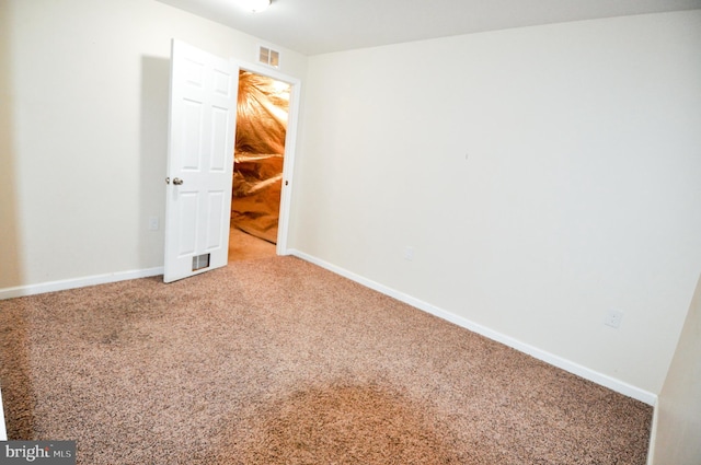 unfurnished room featuring carpet floors