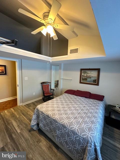 bedroom featuring lofted ceiling, hardwood / wood-style floors, and ceiling fan