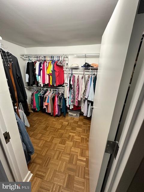 spacious closet with light parquet flooring