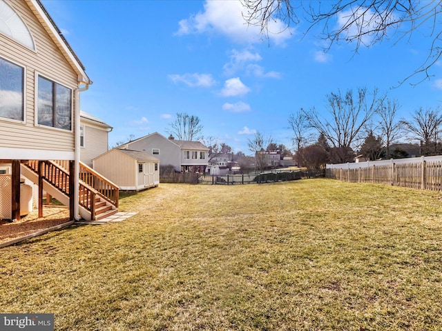 view of yard featuring a storage shed