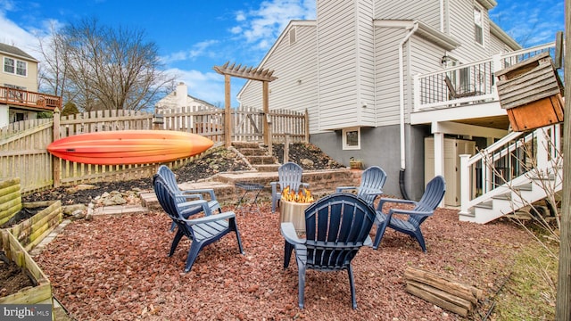 view of yard featuring a fire pit