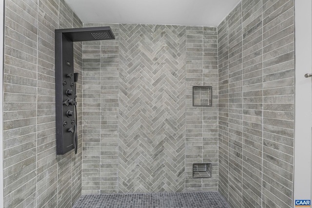 bathroom featuring tiled shower