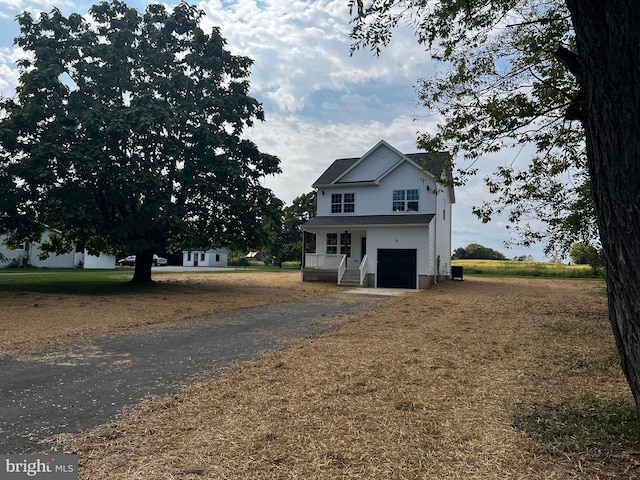 view of front of property with a front yard and covered porch