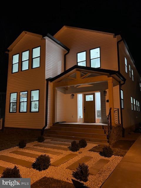 view of front of home featuring a porch